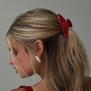 Princess Polly Caterina Hair Clip Red